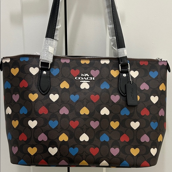 Coach (NWT) Gallery Tote Bag & Wallet in Signature Canvas & Heart Print - Picture 3 of 17